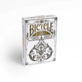 Eine Bicycle Creatives Arch Angels Kartenschachtel steht mit sichtbarer Vorderseite vor einem weißem Hintergrund.