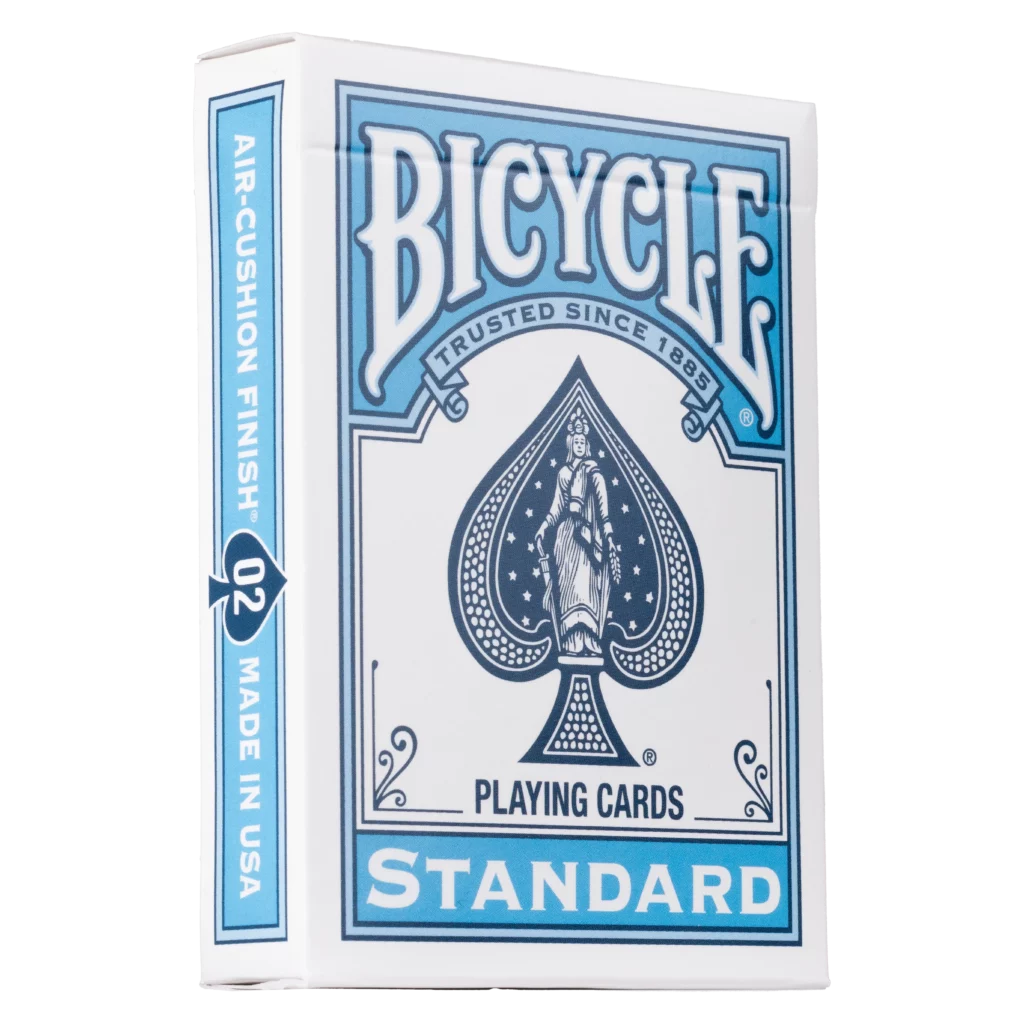 Eine Bicycle Color Series Breeze Kartenschachtel steht mit sichtbarer Vorderseite vor einem weißem Hintergrund.