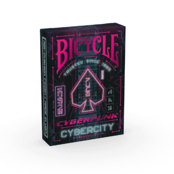 Eine Bicycle Creatives Cyberpunk Cyber City Kartenschachtel steht mit sichtbarer Vorderseite vor einem weißem Hintergrund.