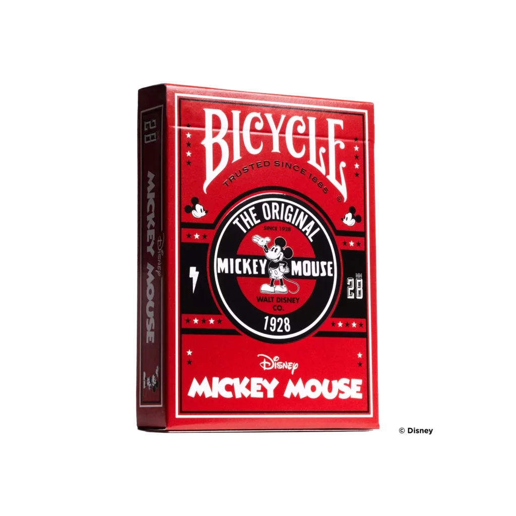 Eine Bicycle Creatives Bicycle Disney Classic Mickey Kartenschachtel steht mit sichtbarer Vorderseite vor einem weißem Hintergrund.