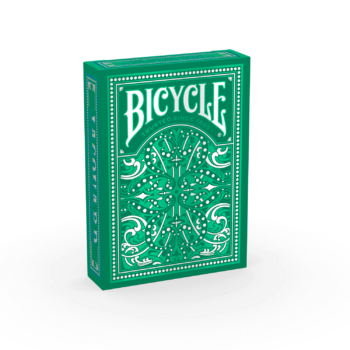 Eine Bicycle Creatives Jacquard Kartenschachtel steht mit sichtbarer Vorderseite vor einem weißem Hintergrund.