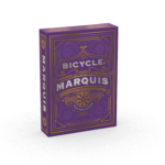 Eine Bicycle Creatives Marquis Kartenschachtel steht mit sichtbarer Vorderseite vor einem weißem Hintergrund.