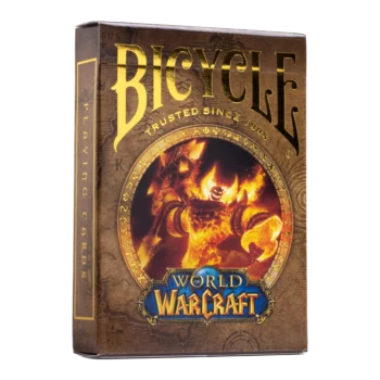 Eine Bicycle Creatives Bicycle World of Warcraft Classic Kartenschachtel steht mit sichtbarer Vorderseite vor einem weißem Hintergrund.