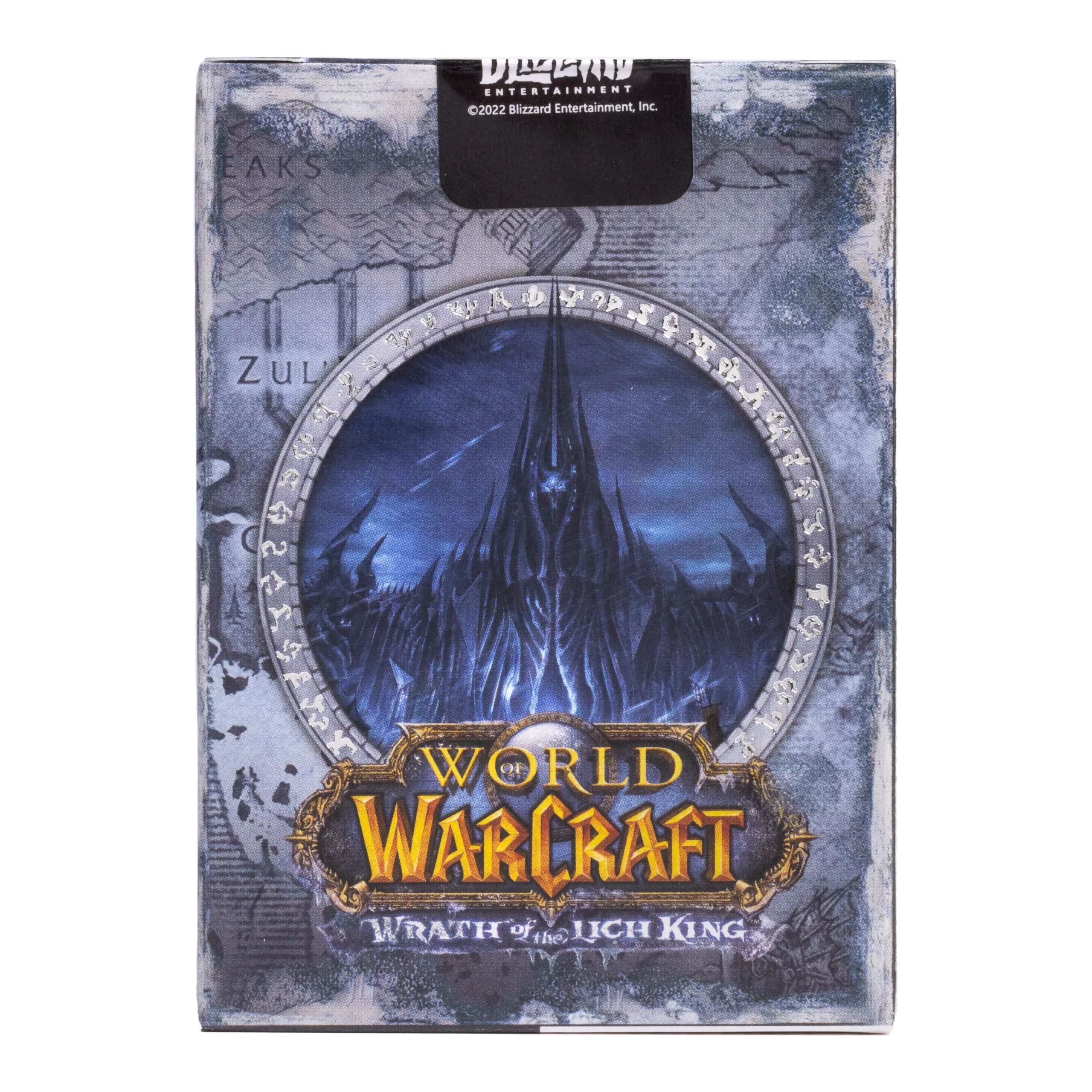 Eine Bicycle Creatives Bicycle World of Warcraft Wrath of the Lich King Kartenschachtel steht mit sichtbarer Rückseite vor einem weißem Hintergrund.