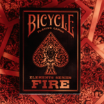 Eine Bicycle Creatives Fire Kartenschachtel liegt auf einem Hintergrund aus Kartenrückseiten.