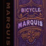 Eine Bicycle Creatives Marquis Kartenschachtel Vorderseite ist aus der Nähe zu sehen.