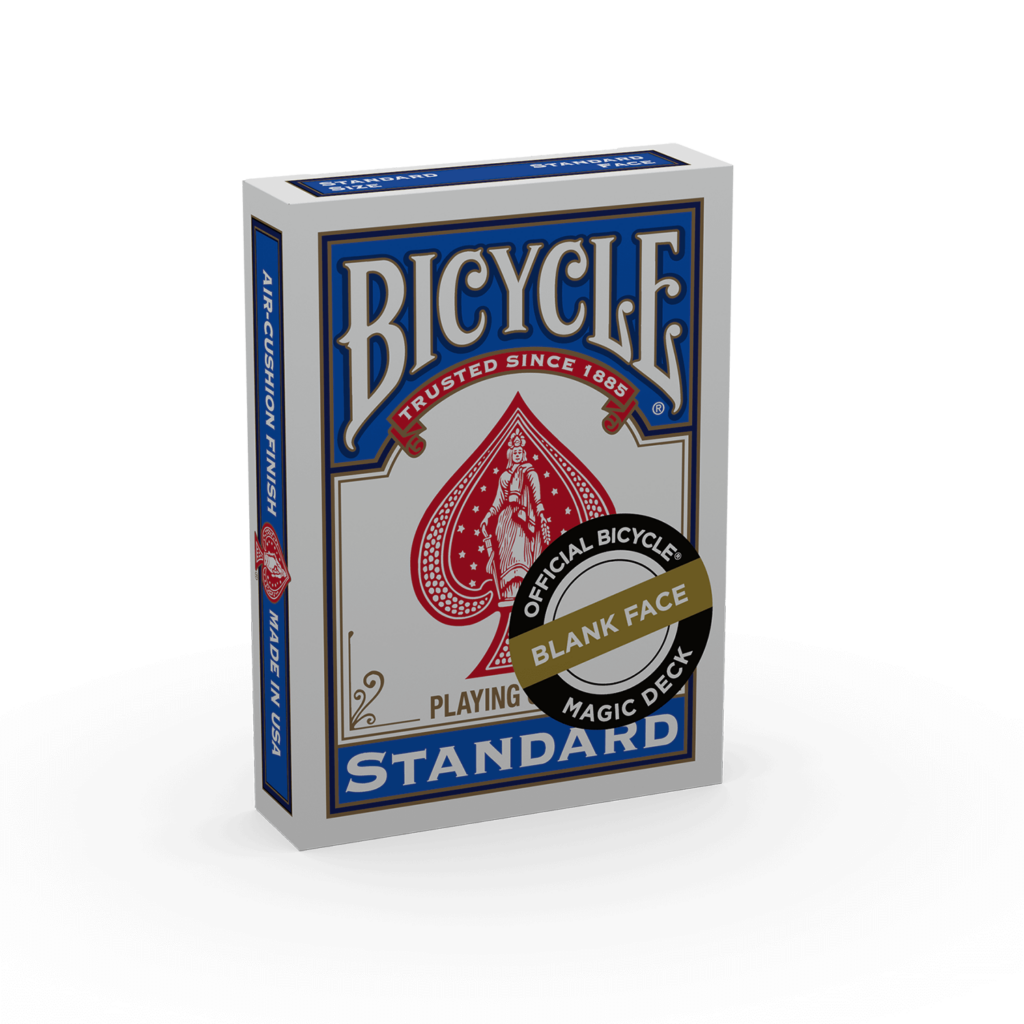 Eine Bicycle Trick Deck Blank Face Blue Blau Kartenschachtel steht mit sichtbarer Vorderseite vor einem weißem Hintergrund.