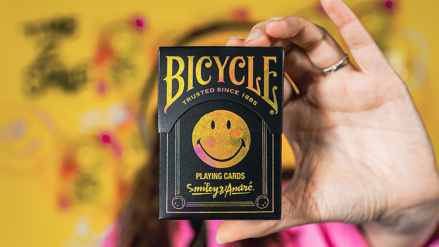 Das Bicycle Smiley Deck gehört zu den besten Geschenken für besondere Menschen
