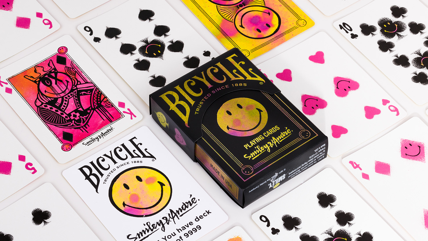Das limitierte Smiley Deck von Bicycle zählen wir zu unseren besten Kartenspielen aller Zeiten.