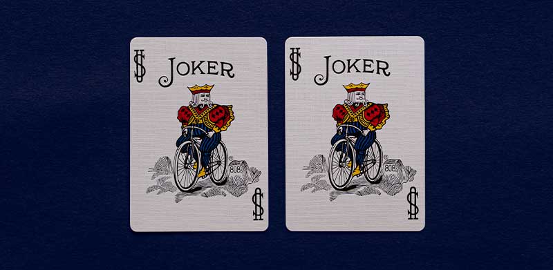 Vergleich einer herkömmlichen Bicycle Spielkarte mit einer Bicycle Karte aus einem Stripper Deck. Stripper Deck, Bicycle Spielkarten